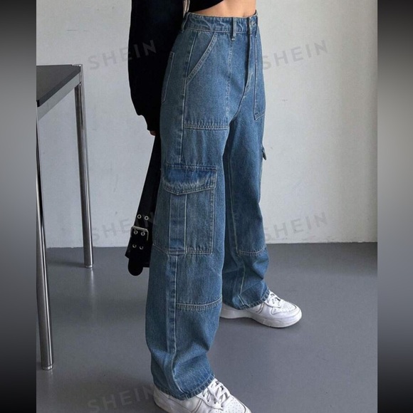 High waisted, cargo jeans - super comfy and perfect for summer! - Picture 5 of 10